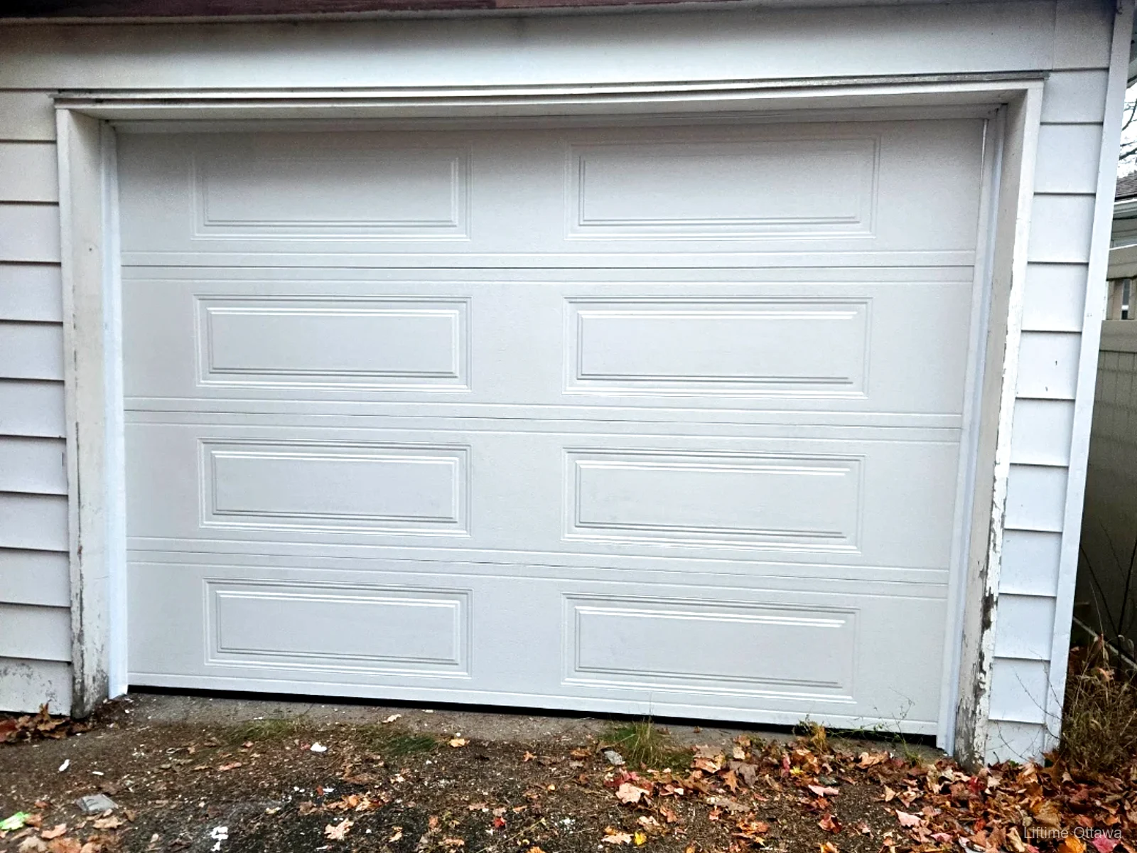 TOHO Heritage 500 white long-panel garage door installed by Liftime on a detached Ottawa garage