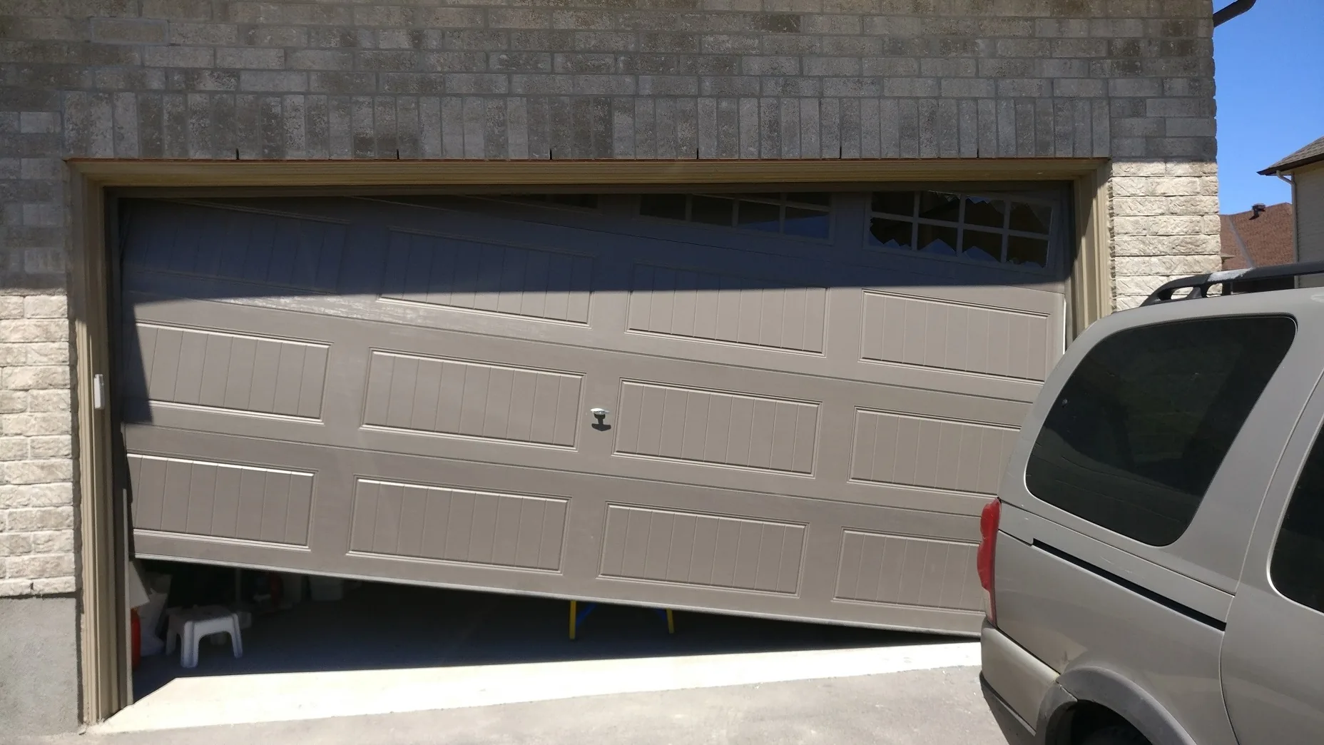 Emergency garage door repair in Nepean